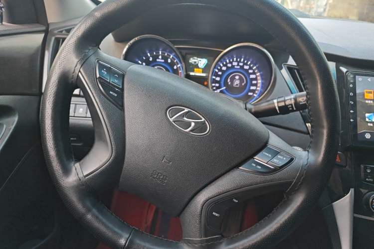 Used Hyundai Sonata 2011 2.0L Automatic Prestige Edition Steering Wheel