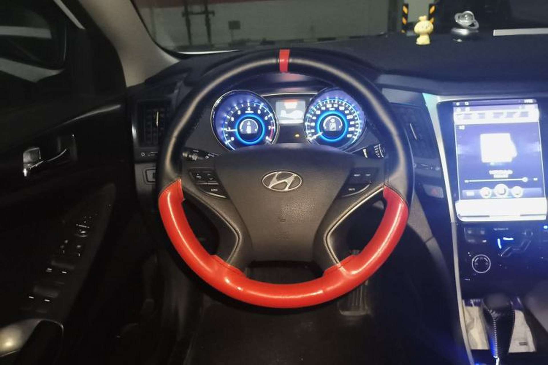 Used Hyundai Sonata 2011 2.0L Automatic Luxury Edition Steering Wheel