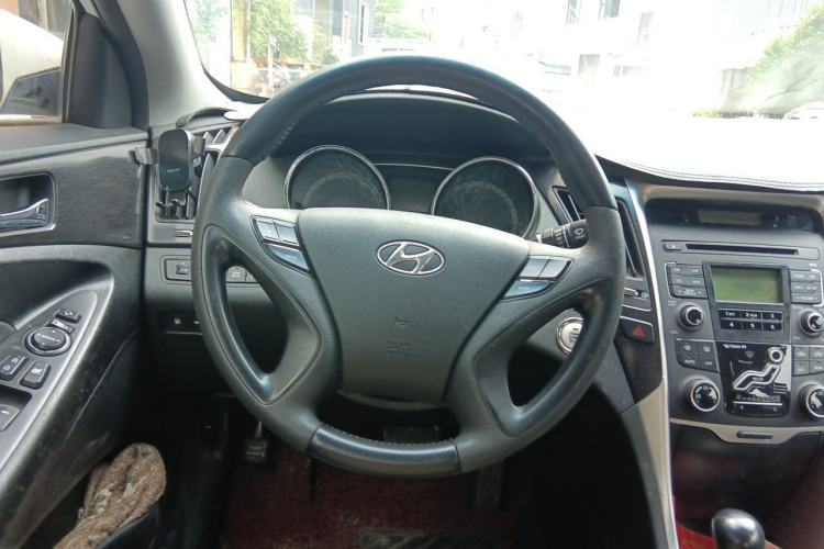 Used Hyundai Sonata 2011 2.0L Automatic Luxury Edition Steering Wheel