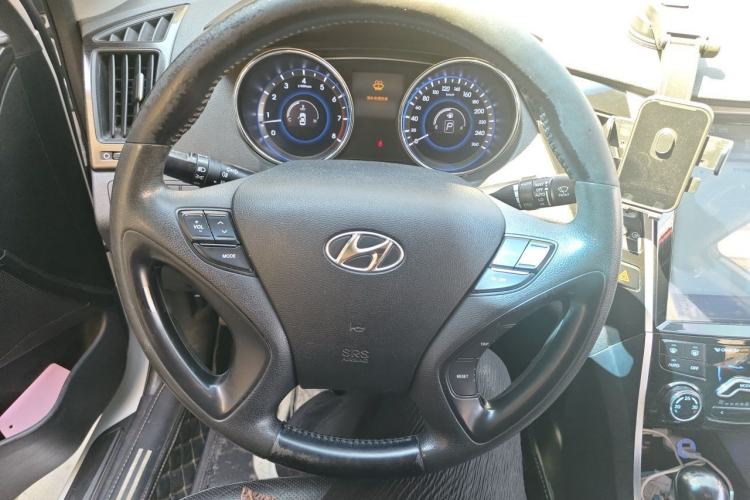 Used Hyundai Sonata 2011 2.0L Automatic Prestige Edition Steering Wheel