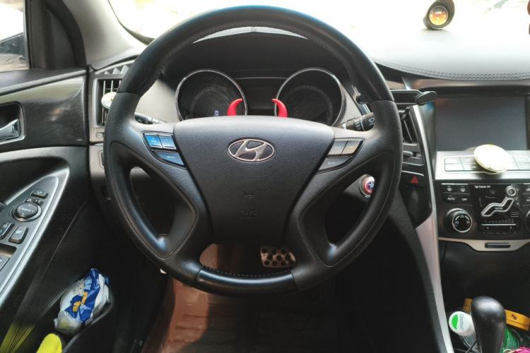 Used Hyundai Sonata 2011 2.0L Automatic Luxury Edition Steering Wheel