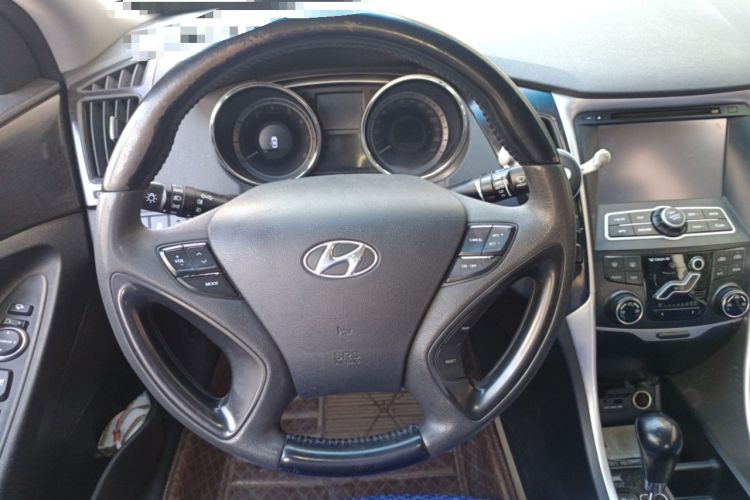 Used Hyundai Sonata 2011 2.0L Automatic Supreme Edition Steering Wheel