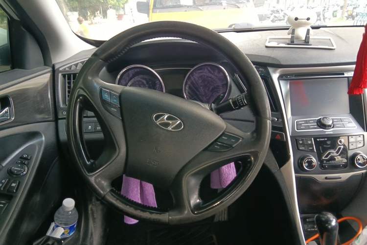Used Hyundai Sonata 2011 2.0L Automatic Luxury Edition Steering Wheel