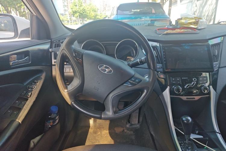 Used Hyundai Sonata 2011 2.0L Automatic Prestige Edition Steering Wheel