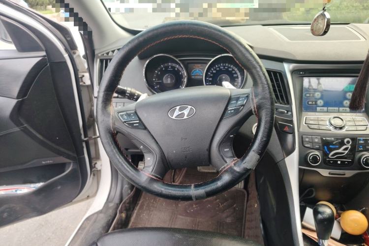 Used Hyundai Sonata 2011 2.4L Automatic Top-Tier Version Steering Wheel