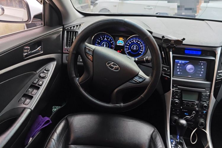 Used Hyundai Sonata 2011 2.0L Automatic Luxury Edition Steering Wheel