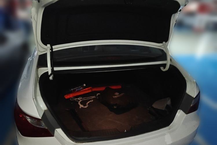 Used Hyundai Sonata 2011 2.0L Automatic Leading Edition Trunk