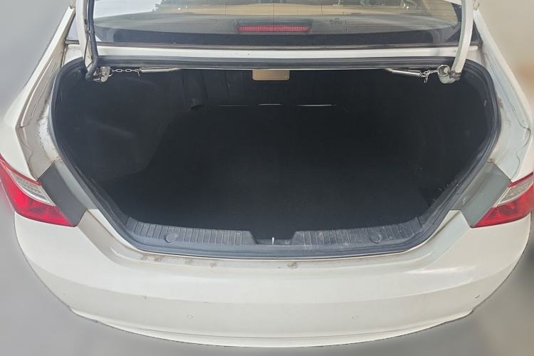 Used Hyundai Sonata 2011 2.0L Automatic Luxury Edition Trunk