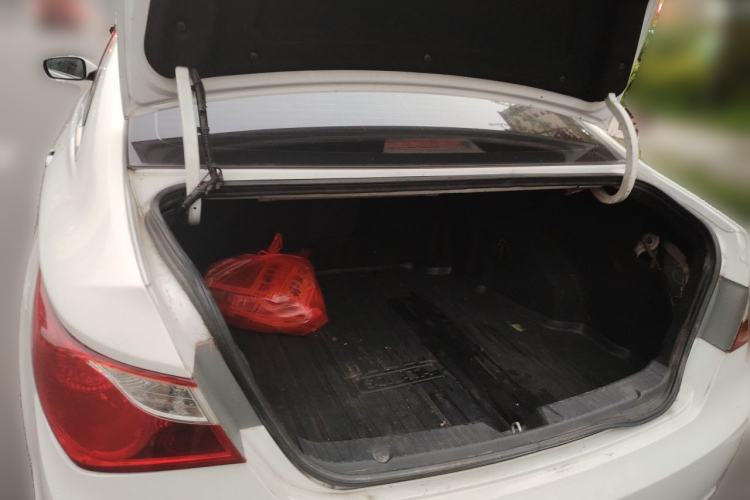 Used Hyundai Sonata 2011 2.0L Automatic Luxury Edition Trunk