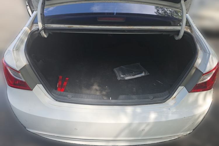 Used Hyundai Sonata 2011 2.0L Automatic Luxury Edition Trunk