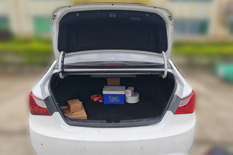 Used Hyundai Sonata 2011 2.0L Automatic Luxury Edition Trunk