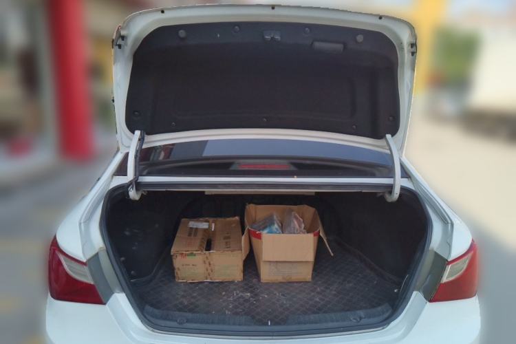 Used Hyundai Sonata 2011 2.0L Automatic Supreme Edition Trunk