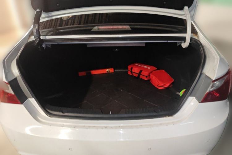 Used Hyundai Sonata 2011 2.0L Automatic Luxury Edition Trunk