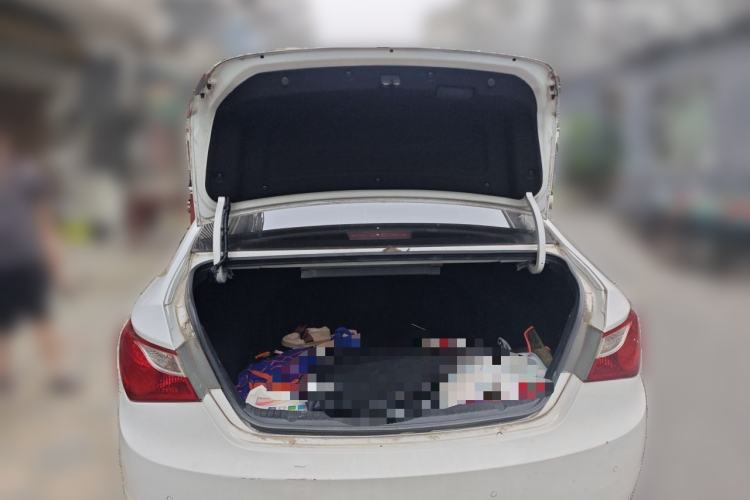 Used Hyundai Sonata 2011 2.0L Automatic Leading Edition Trunk