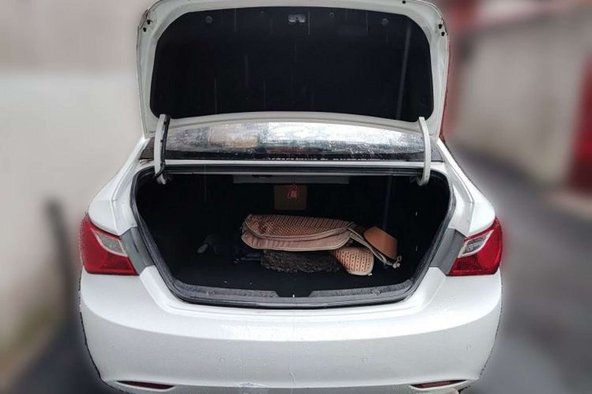 Used Hyundai Sonata 2011 2.0L Automatic Top-Grade Version Trunk