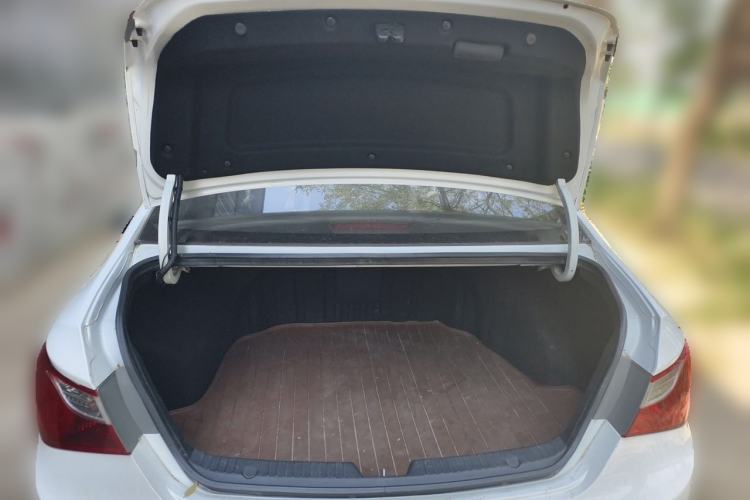 Used Hyundai Sonata 2011 2.0L Automatic Leading Edition Trunk
