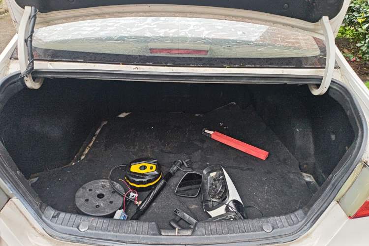 Used Hyundai Sonata 2011 2.0L Automatic Leading Edition Trunk