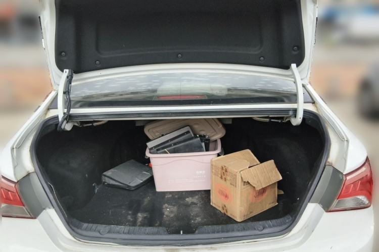 Used Hyundai Sonata 2011 2.0L Automatic Luxury Edition Trunk