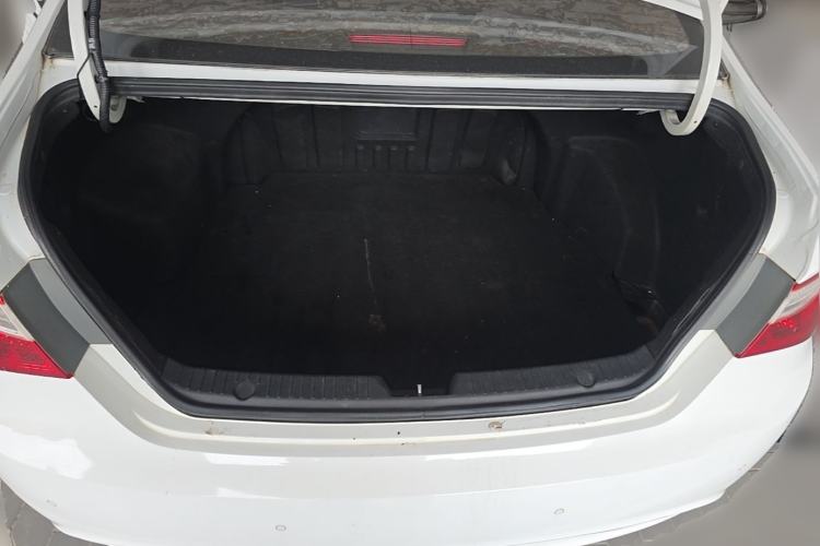 Used Hyundai Sonata 2011 2.0L Automatic Leading Edition Trunk