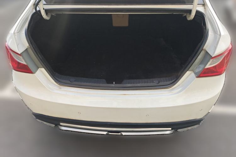Used Hyundai Sonata 2011 2.0L Automatic Luxury Edition Trunk