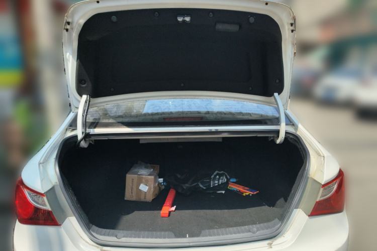 Used Hyundai Sonata 2011 2.0L Automatic Leading Edition Trunk