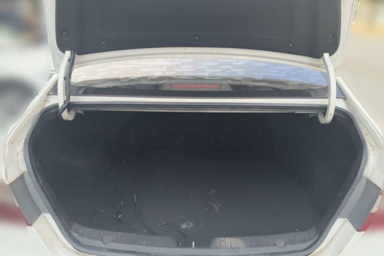 Used Hyundai Sonata 2011 2.0L Automatic Leading Edition Trunk