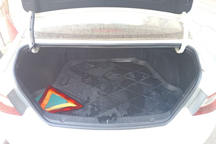 Used Hyundai Sonata 2011 2.0L Automatic Supreme Edition Trunk