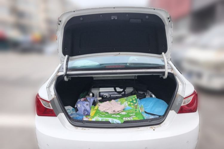 Used Hyundai Sonata 2011 2.0L Automatic Leading Edition Trunk