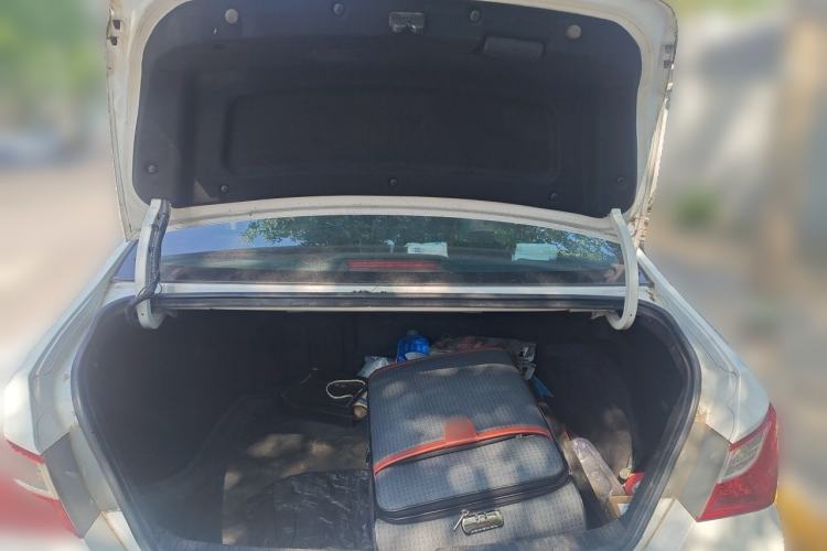 Used Hyundai Sonata 2011 2.0L Automatic Prestige Edition Trunk