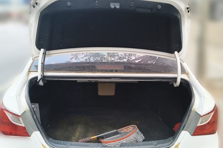 Used Hyundai Sonata 2011 2.4L Automatic Top-Tier Version Trunk