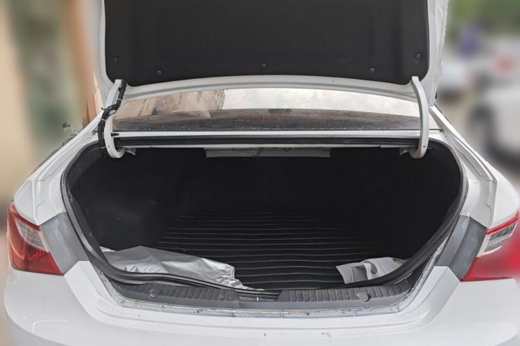 Used Hyundai Sonata 2011 2.0L Automatic Luxury Edition Trunk