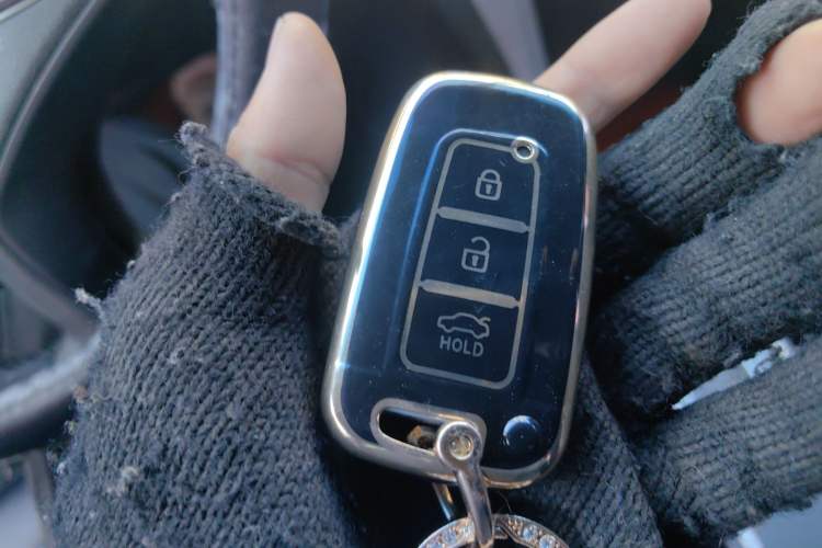 Used Hyundai Sonata 2011 2.0L Automatic Luxury Edition Vehicle Key