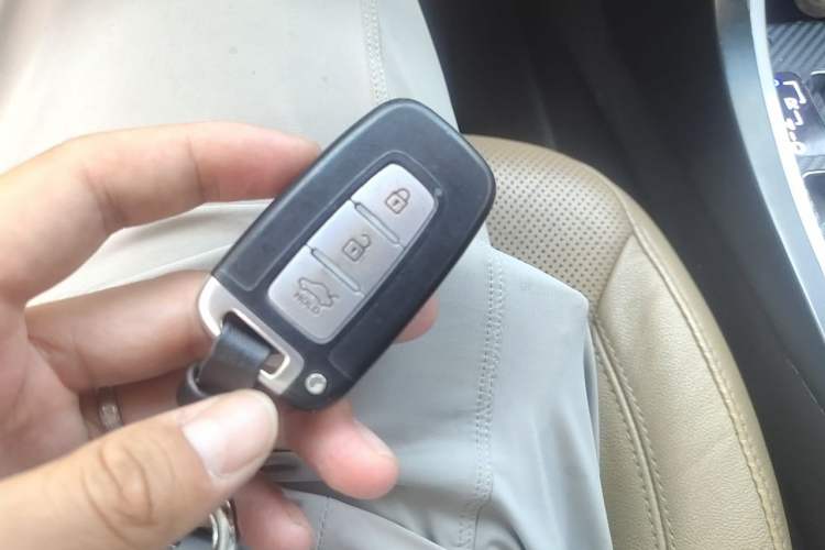 Used Hyundai Sonata 2011 2.0L Automatic Luxury Edition Vehicle Key