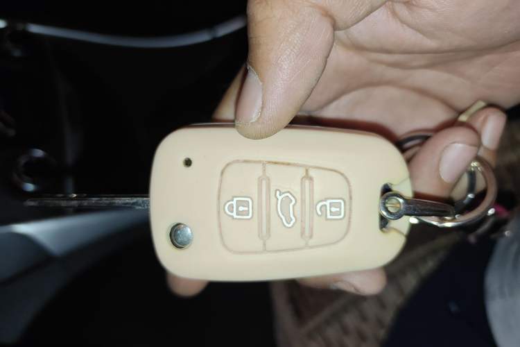 Used Hyundai Sonata 2011 2.0L Automatic Leading Edition Vehicle Key