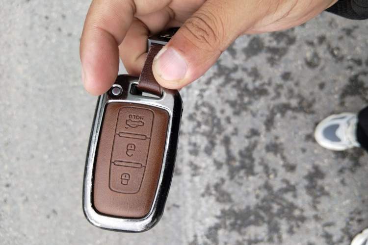 Used Hyundai Sonata 2011 2.0L Automatic Luxury Edition Vehicle Key