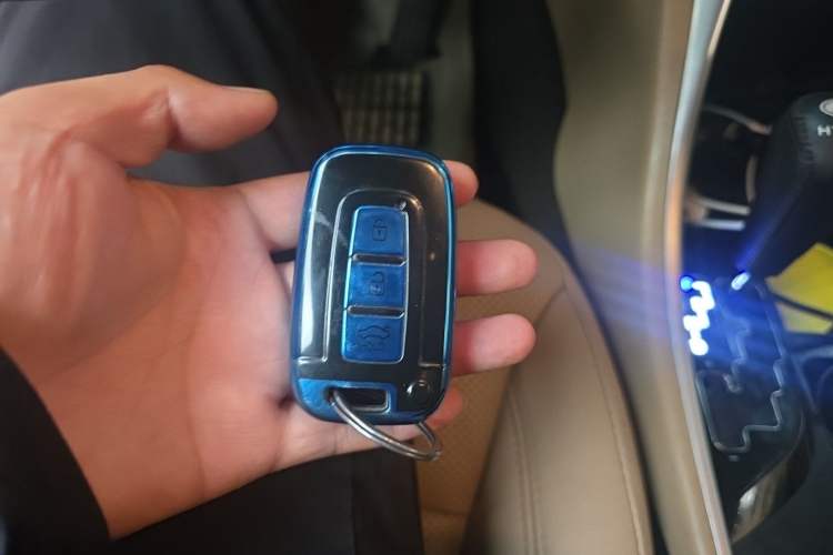 Used Hyundai Sonata 2011 2.0L Automatic Luxury Edition Vehicle Key