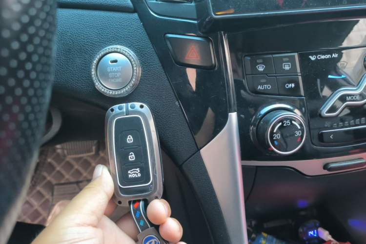 Used Hyundai Sonata 2011 2.0L Automatic Luxury Edition Vehicle Key