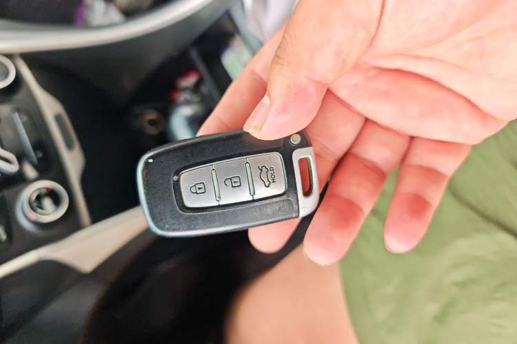 Used Hyundai Sonata 2011 2.0L Automatic Luxury Edition Vehicle Key