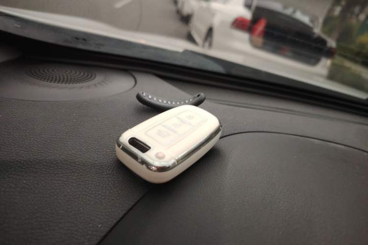Used Hyundai Sonata 2011 2.0L Automatic Luxury Edition Vehicle Key