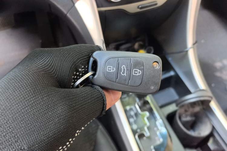 Used Hyundai Sonata 2011 2.0L Automatic Leading Edition Vehicle Key