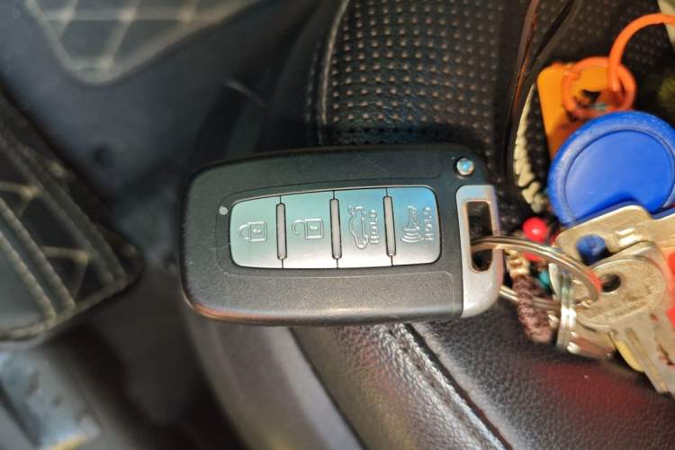 Used Hyundai Sonata 2011 2.0L Automatic Luxury Edition Vehicle Key