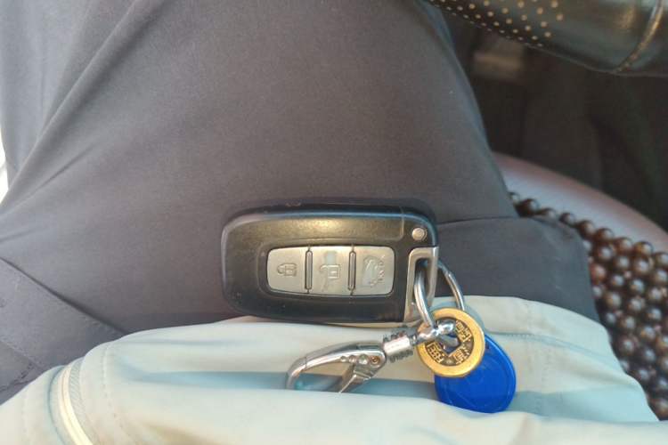 Used Hyundai Sonata 2011 2.0L Automatic Supreme Edition Vehicle Key