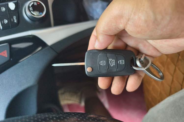 Used Hyundai Sonata 2011 2.0L Automatic Leading Edition Vehicle Key