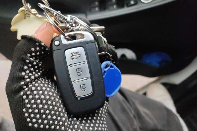 Used Hyundai Sonata 2011 2.0L Automatic Luxury Edition Vehicle Key