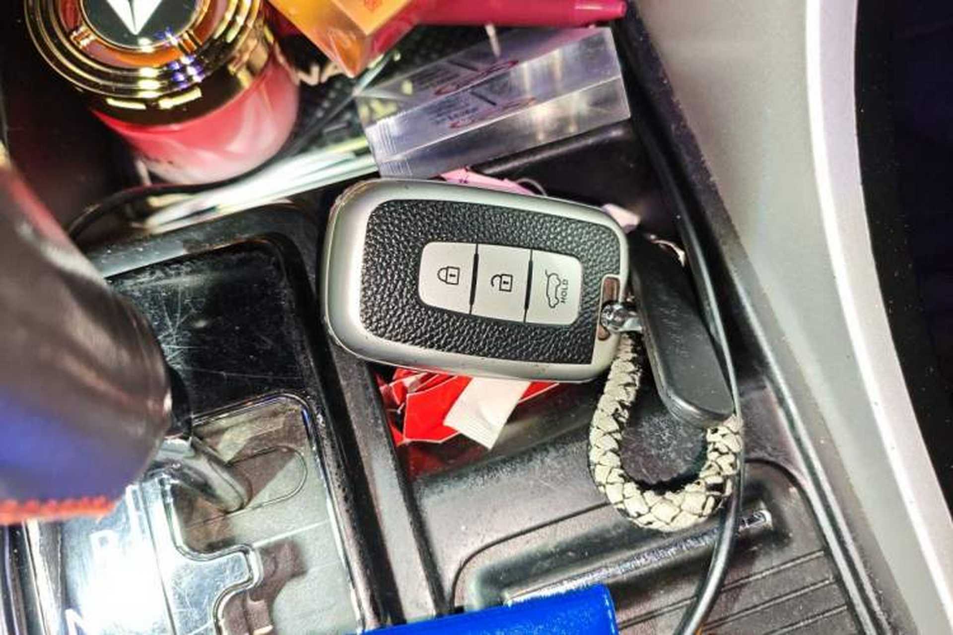 Used Hyundai Sonata 2011 2.0L Automatic Luxury Edition Vehicle Key