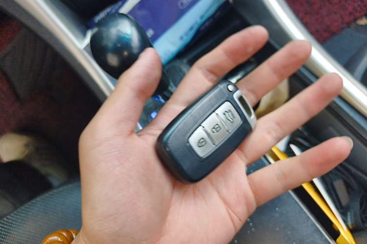 Used Hyundai Sonata 2011 2.0L Automatic Prestige Edition Vehicle Key