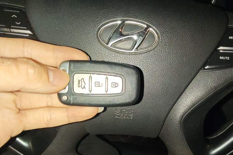 Used Hyundai Sonata 2011 2.0L Automatic Luxury Edition Vehicle Key
