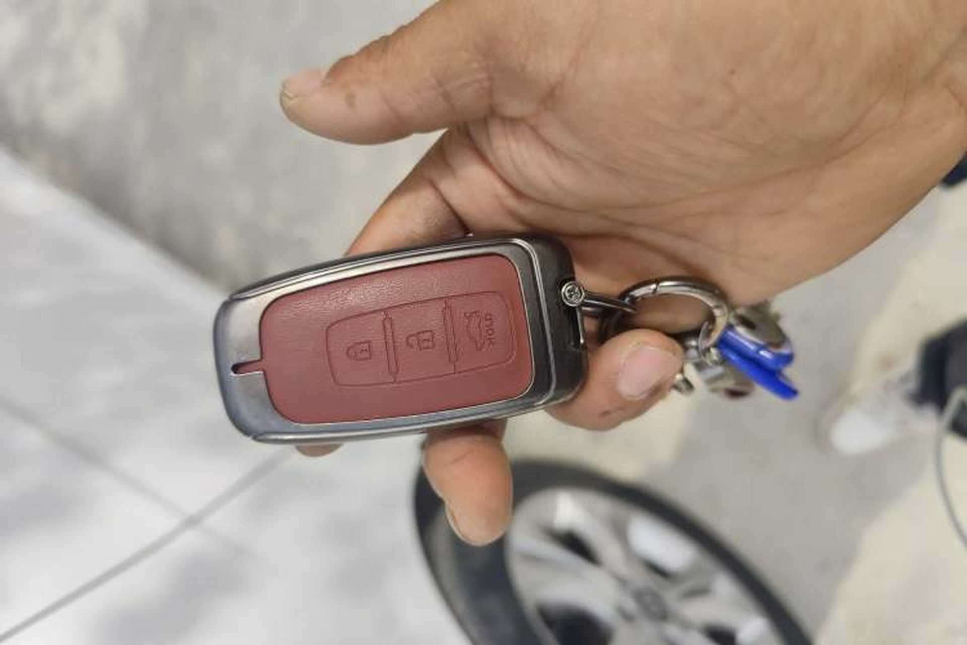 Used Hyundai Sonata 2011 2.0L Automatic Prestige Edition Vehicle Key