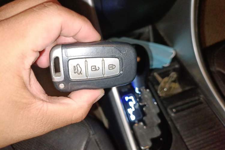 Used Hyundai Sonata 2011 2.0L Automatic Luxury Edition Vehicle Key