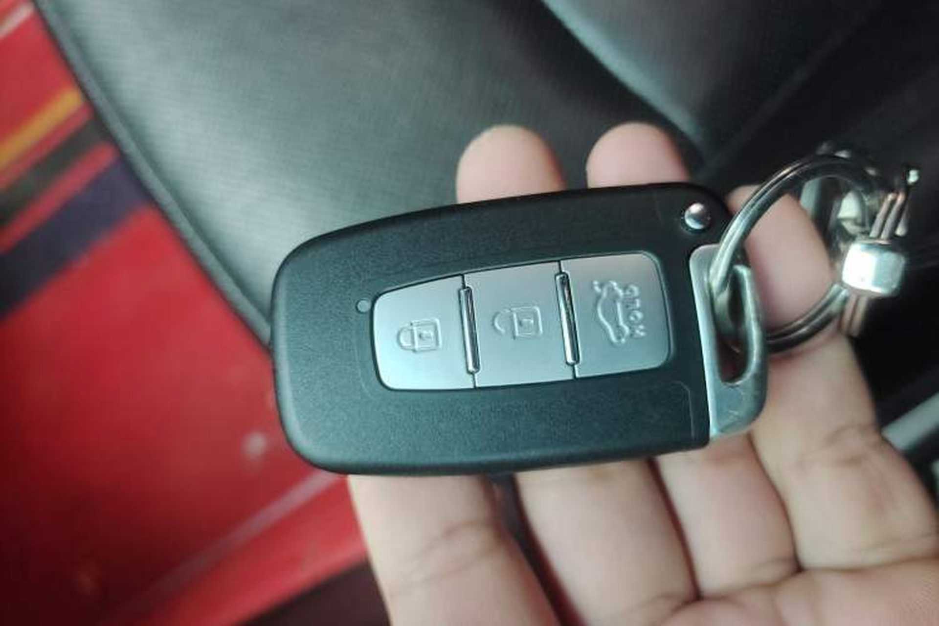 Used Hyundai Sonata 2011 2.0L Automatic Luxury Edition Vehicle Key